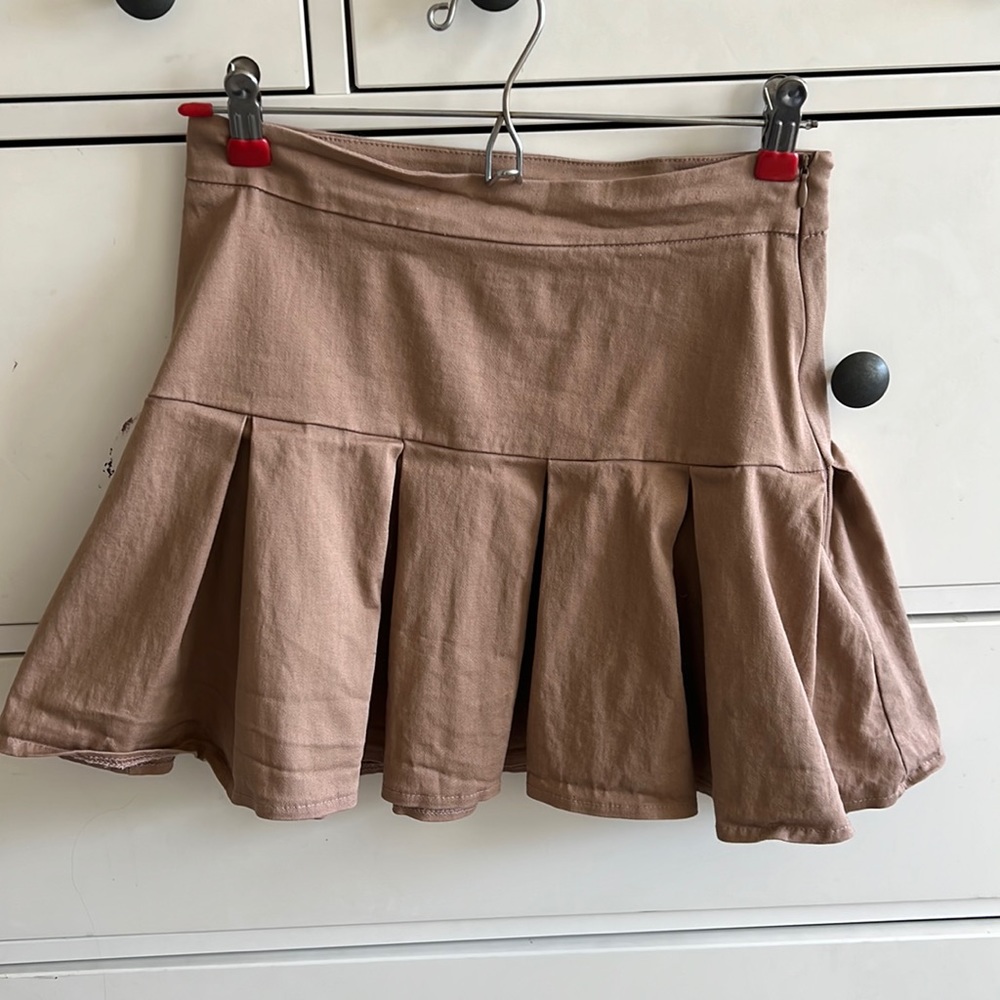 Pleated skirt